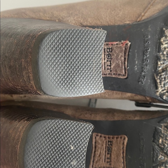 Born - Picture 6 of 6